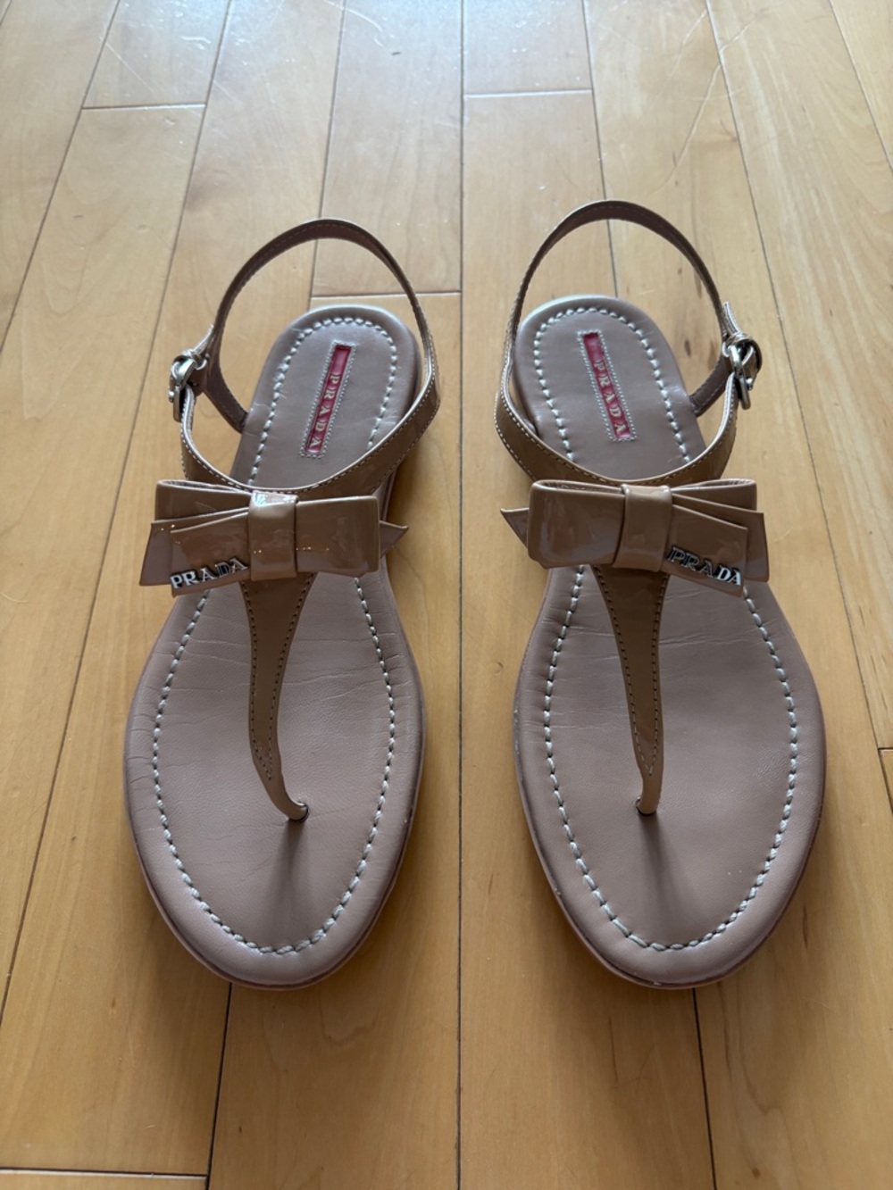 Prada Patent Leather Bow Thong Sandals, size 38 (8), nude/beige/“Cipria” color